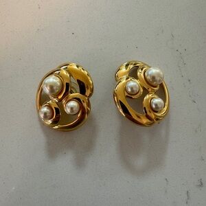 Vintage gold and pearl earrings
